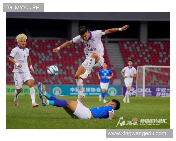 足球球星花式训练技巧揭秘 提升球技的秘密训练法与创意练习